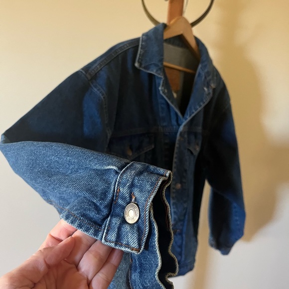Vintage Levi’s trucker jean jacket blue denim roomy, oversized fit button-up vtg - Picture 11 of 15